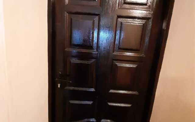 Kvartira Vozle Plazy Selskaya 34