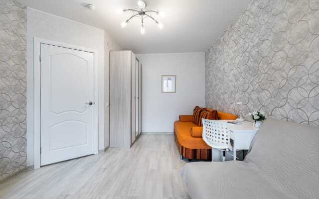 V 10 Minutakh Ot Kremlya Flat