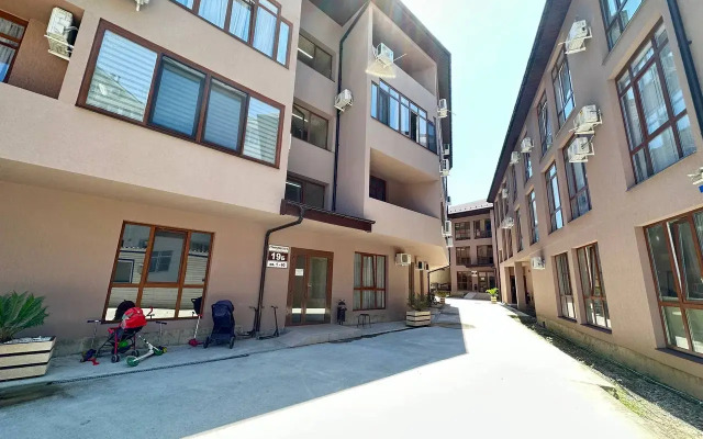 Actor House Apartments