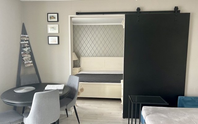 3-komnatnaya Zoya Apart v tsentre u Nizhnego ozera Flat
