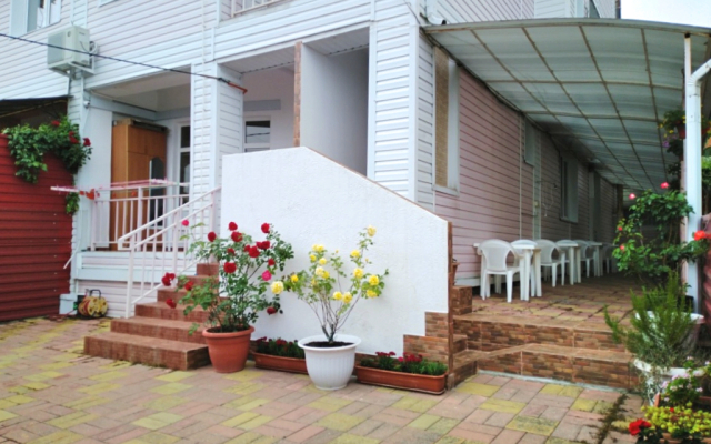 V Oblakakh Private house