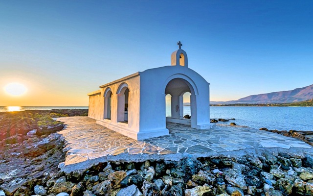 Cretan Sunny Villa Heated Pool