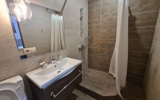 Studiya S Terrasoy I Vidom Na Gory  Apartments