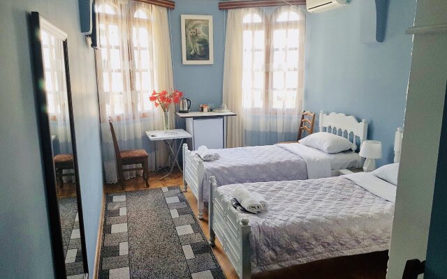 Отель Sweet Home at Ninoshvili 3