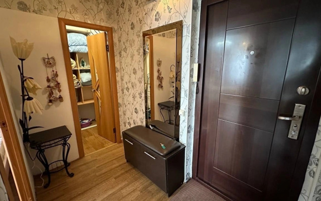 Na Ulitse Bratyev Zhabrovykh  3 Flat