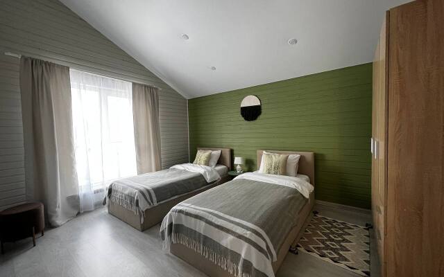 Point 400 Kedrovyj Guest House