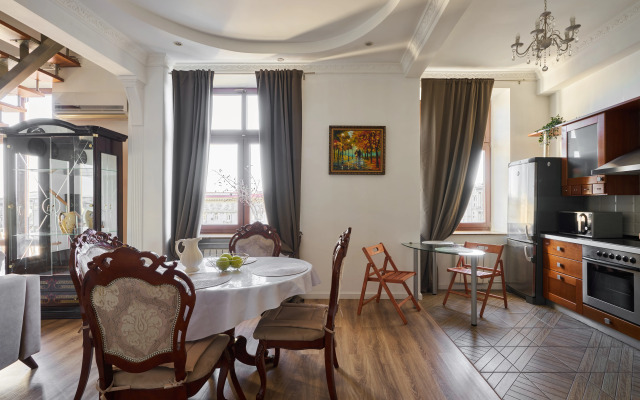 Dvukhetazhnye Na Tverskoy V 5 Minutakh Ot Kremlya Apartments
