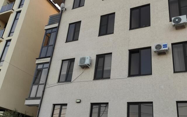 Leto Apartments