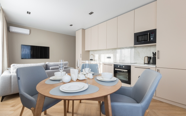 Апартаменты трехкомнатные с дизайнерским ремонтом