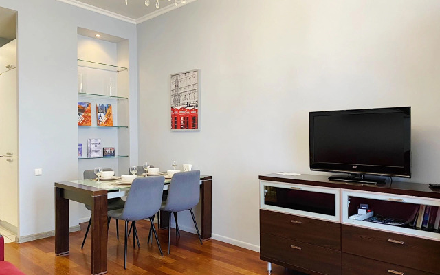 Апартаменты с балконами и видом на тверскую площадь и Мэрию Москвы