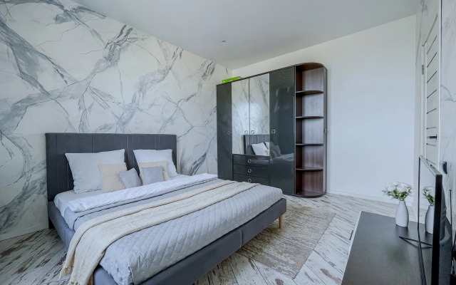 Квартира Green FOX с видом на город и реку Кутум