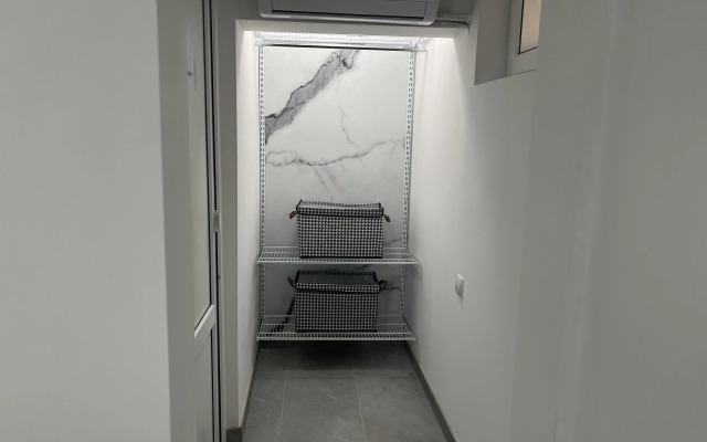 Trekhmestny Uluchshenny S Vannoy Komnatoy Apartment