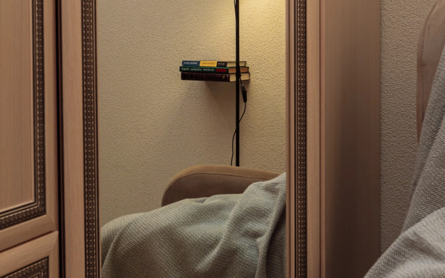 Dushevnaya, uyutnaya v parke na beregu ozera Flat
