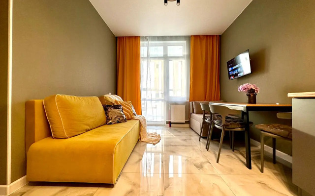 S Dzhakuzi Na Vysokom Etazhe Na Berezovoy Flat