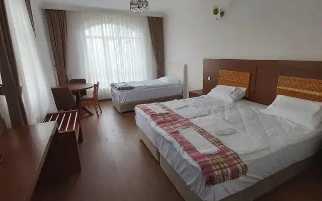 Lake Cildir Lodge Hotel