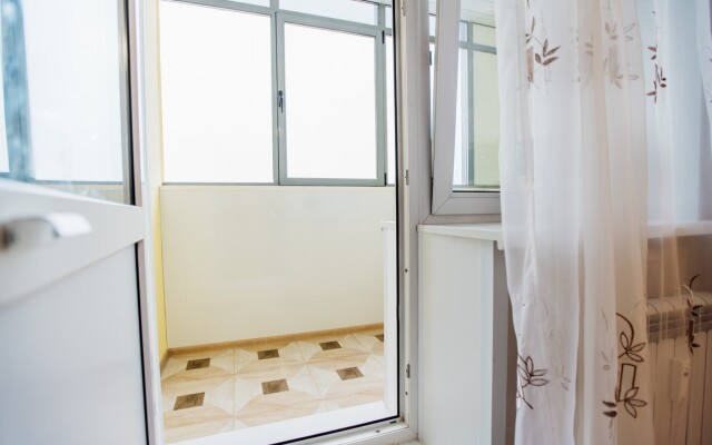 Апартаменты Двухкомнатные на Переулке хрустальном 27 на 15 этаже