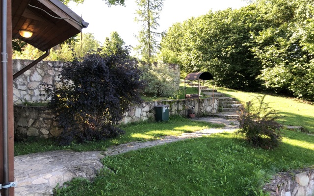 Частный дом в деревне Донцо