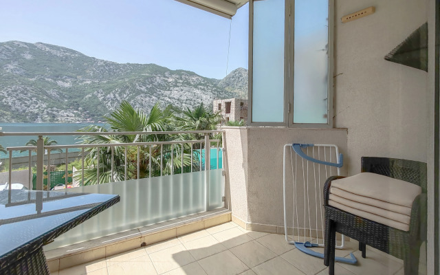 Riviera Retreat Studio Apartments