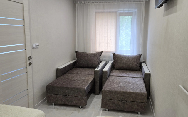 Na Avtostancii Elizovo Triple Living Quarters