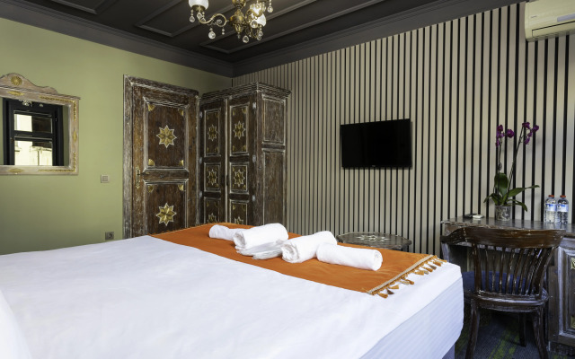 Wonder Wood Hotel