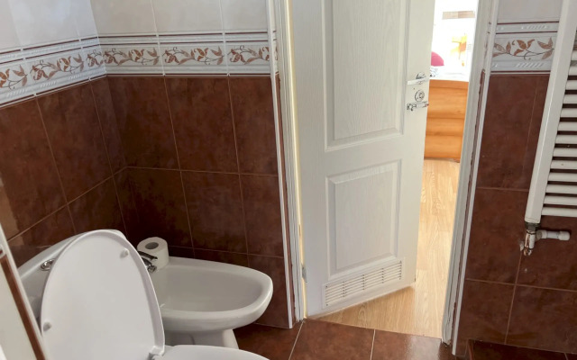 Частный Дом 327 с Бассейном и Видом на Горы