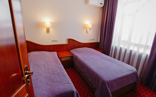 Neftyanik Na Tolstogo Business Hotel