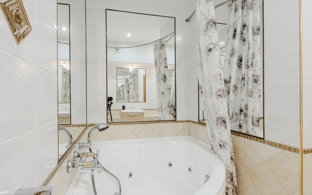 Апартаменты SpbStay с сауной на Невском проспекте 90