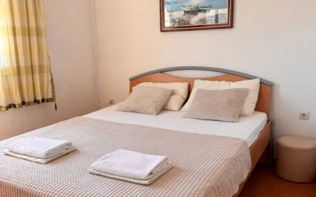 Anora Hotel