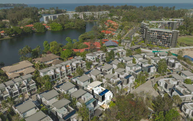 Laguna Park 4BR with Pool by NLA Villa