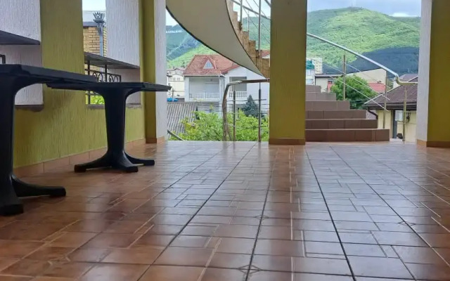 Yava Guest house