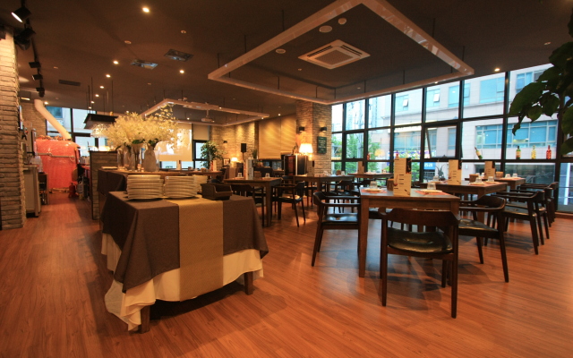 Vella Suite Hotel Suwon