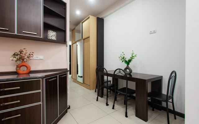 3-komn. ryadom s restoranom DIMOND, DI8210 Flat