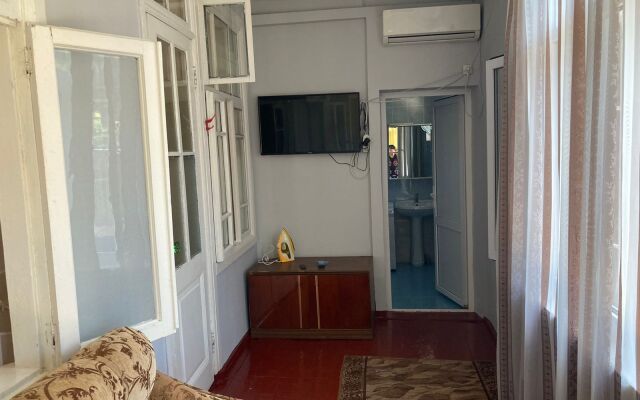 Dom na Kvitsiniya 16 Private House