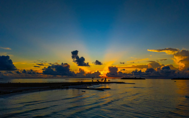 Beach Hotel Guraidhoo