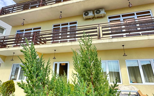 Курортный Отель GardenBerry Hotel