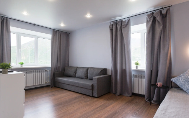 Uyutnaya 1-K S Potryasayuschim Vidom Na Gory Flat