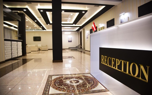 Astola Hotel
