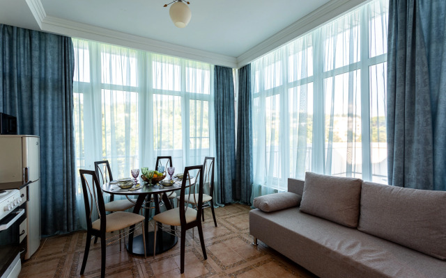 Квартира трехкомнатная с прямым видом на море