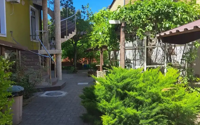 Yava Guest house