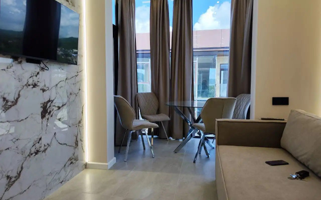 S Potryasayuschimi Vidami Apartments