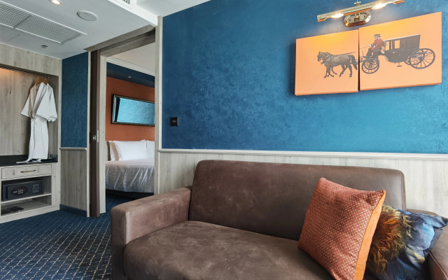 The Coach Hotel Sukhumvit / Asok BTS Bangkok by Compass Hospitality