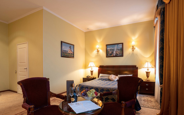 Azhur Classic Mini-Hotel