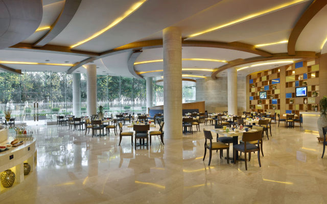 Отель The Lalit Chandigarh