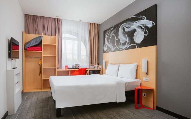 Ibis Oktyabr'skoe Pole Hotel