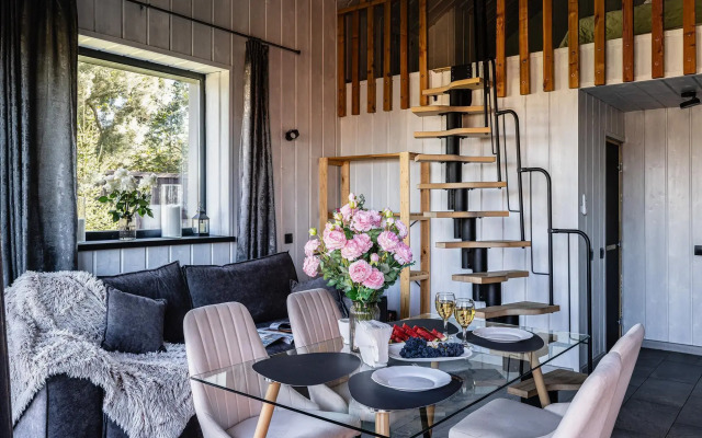 Частный  Дом с баней в поселке бизнес-класса