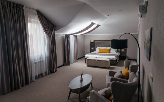 Отель Alex Royal