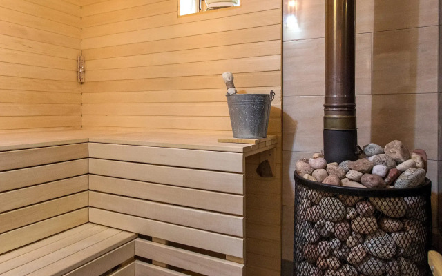 Na Sibiryakova 10 Private House