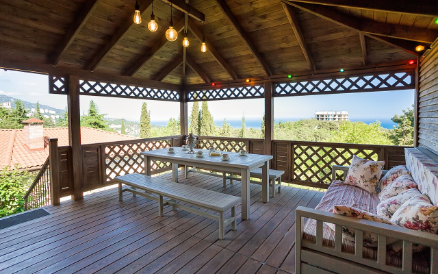 Roza Vetrov Guest House