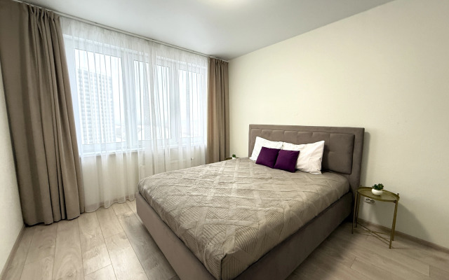 Апартаменты Элитные на берегу реки Тура с видом на Мост Влюбленных