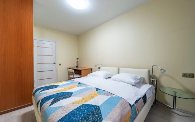 U Baltiyskogo Vokzala Flat